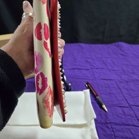 🧡💗CHRISTIAN LOUBOUTIN KISS STUDDED WALLET WITH WRISTLET STRAP - Picture 5 of 10